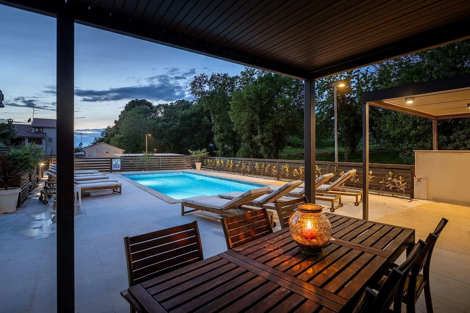 Strandnahes Apartment Mit Jacuzzi, Meerblick, Pool, Privatem Balkon, Nur 100 Meter Zum Strand Funtana Croatia