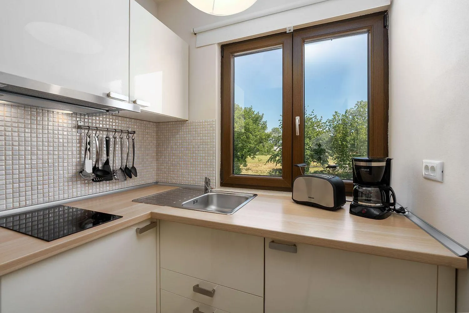 Strandnahes Apartment Mit Jacuzzi, Meerblick, Pool, Privatem Balkon, Nur 100 Meter Zum Strand Funtana